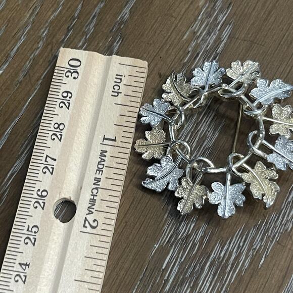 Vintage Sarah Coventry Leaf Wreath Brooch Pin Textured Costume Jewelry - Picture 5 of 6